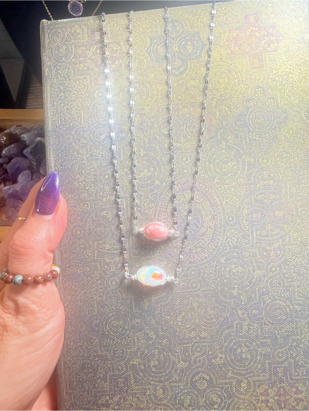 Layer with opals in show